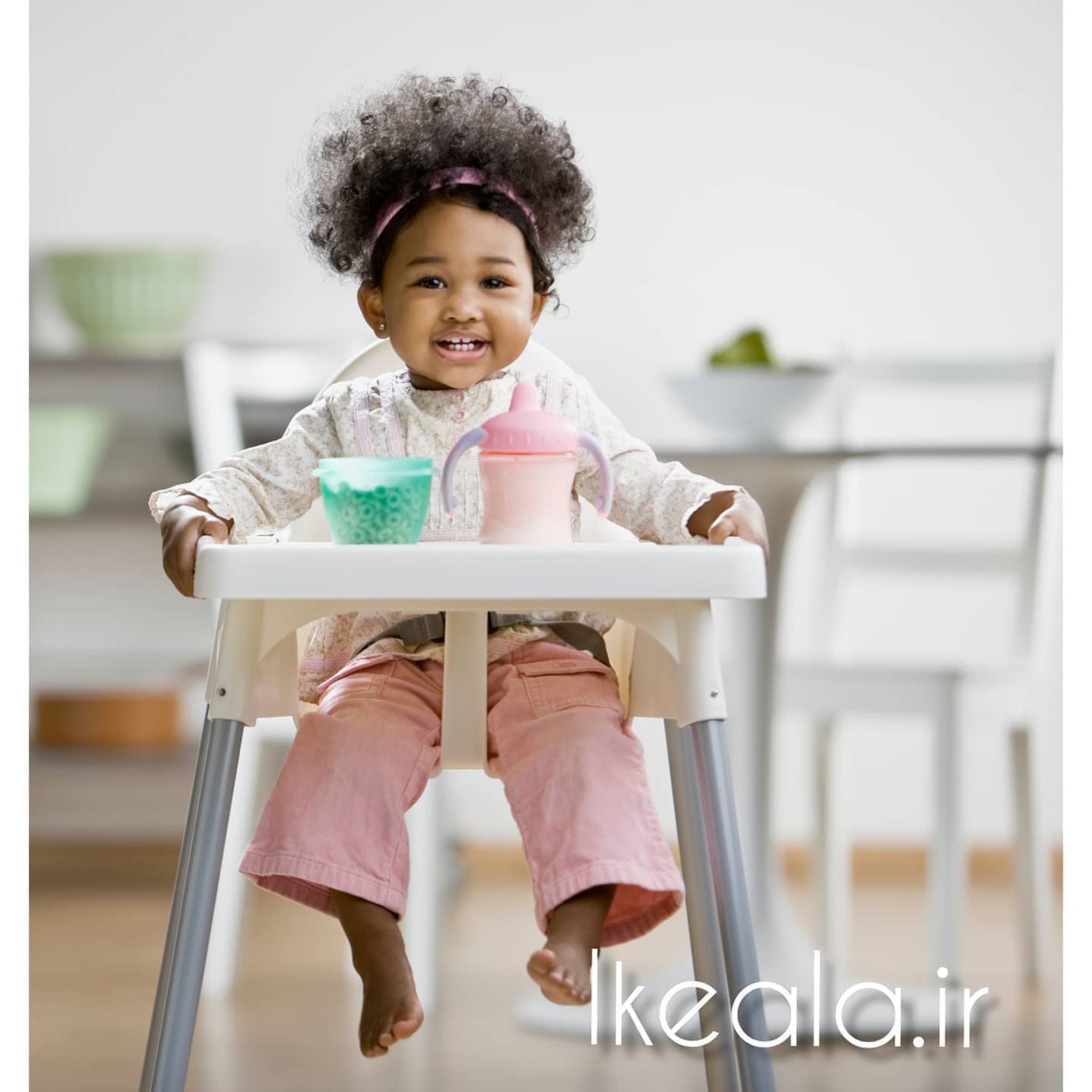  صندلی غذای کودک ایکیاIKEA ANTILOP رنگ سفید،دارای کمربندایمنی ،به راحتی اجزا قابل جداسازی می باشد و قابل حمل ونقل و شستشو 